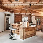 Gebhard Boutique 4* Fiss
