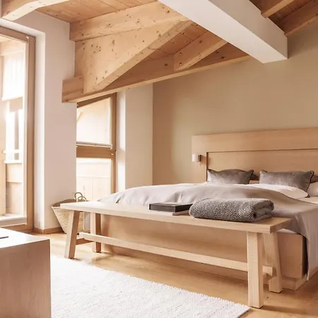 Gebhard Boutique Фис