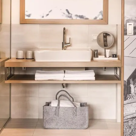 Gebhard Boutique Фис