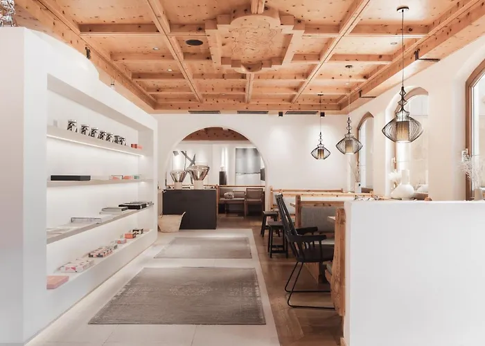 Gebhard Boutique 4* Фис